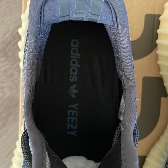 350 Yeezy Boost - Picture 8 of 9